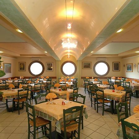 Hotel Ristorante Il Pirata San Vito di Leguzzano Екстер'єр фото